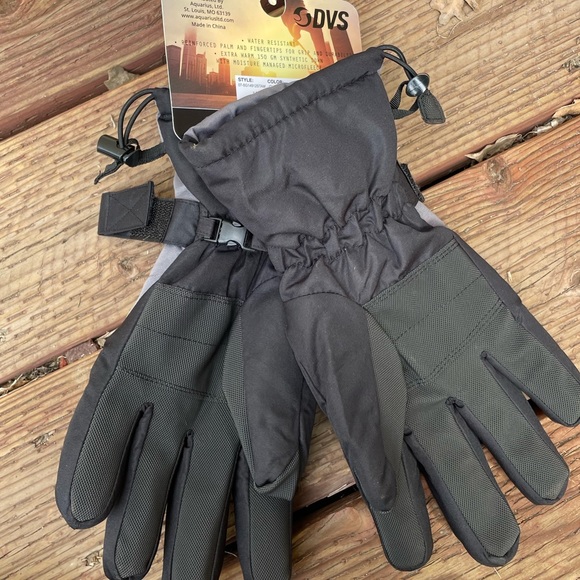 Winter Gloves 2 Pair Mens  DVS BRAND Size Large - Picture 7 of 8